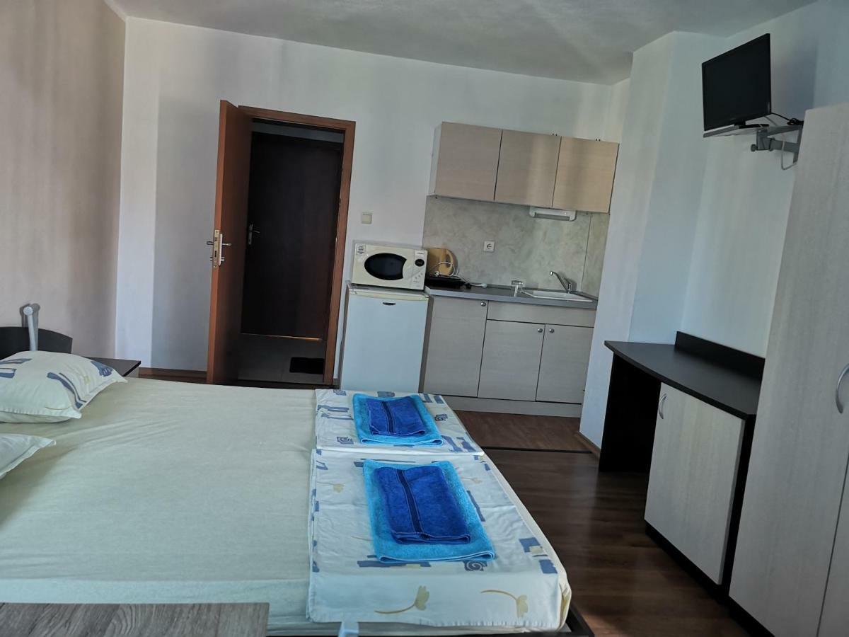 Paunovi Guest House Primorsko Pokoj fotografie